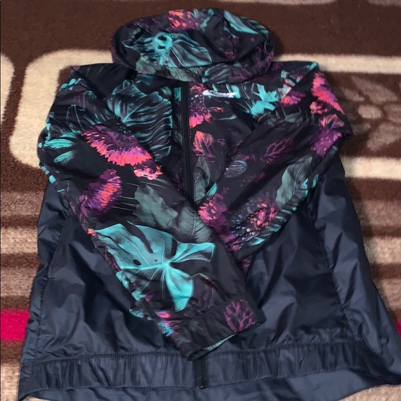 Nike Wind Breaker. - Picture 1 of 2